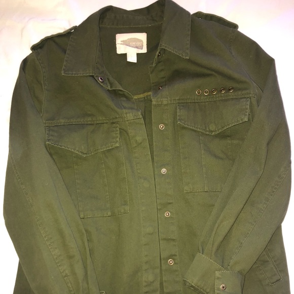 Green button down - Picture 4 of 5